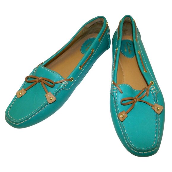 Clarks Turquoise Leather Loafers 7M Slip-On Driving Moccasins Tan Bow Rubber Sol - Picture 2 of 9